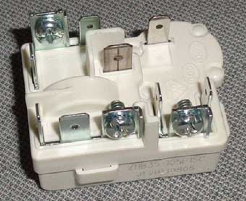 Ensemble de relais de démarrage (az100cy) pour Réfrigérateur ARCELIK 5731440100