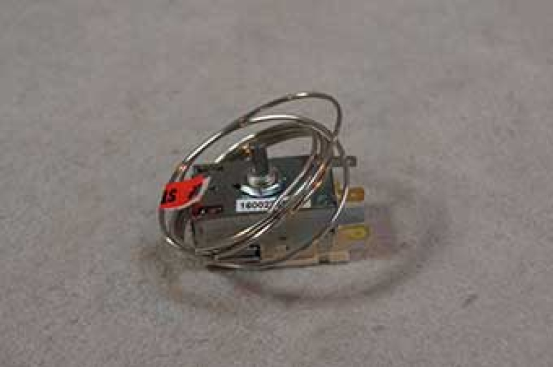 Thermostat 077b-6938 c post l.915 rohs pour Réfrigérateur INDESIT C00297388