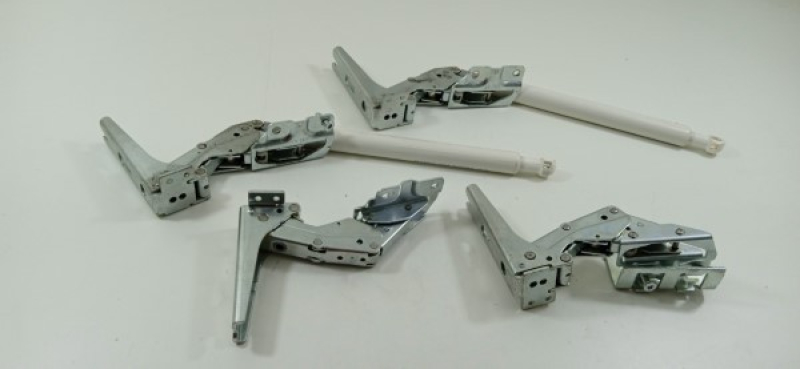 Kit charnière sup et inf pour Cave à vin LIEBHERR 9593760